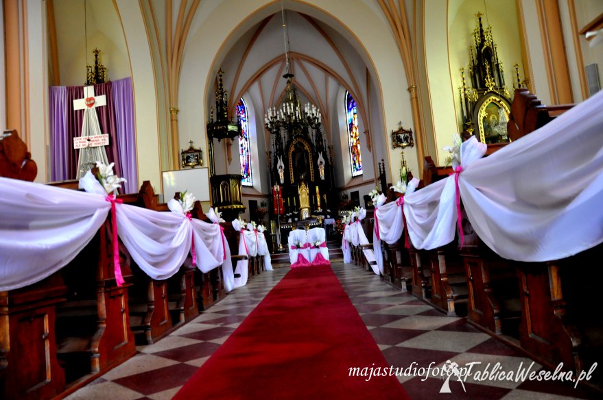 Pracownia WeddingStory dekoracje kościoła Lublin 