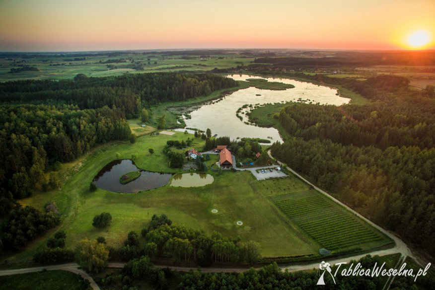 Romantyczne wesele w malowniczej dolinie w Warmińskiej Winnicy