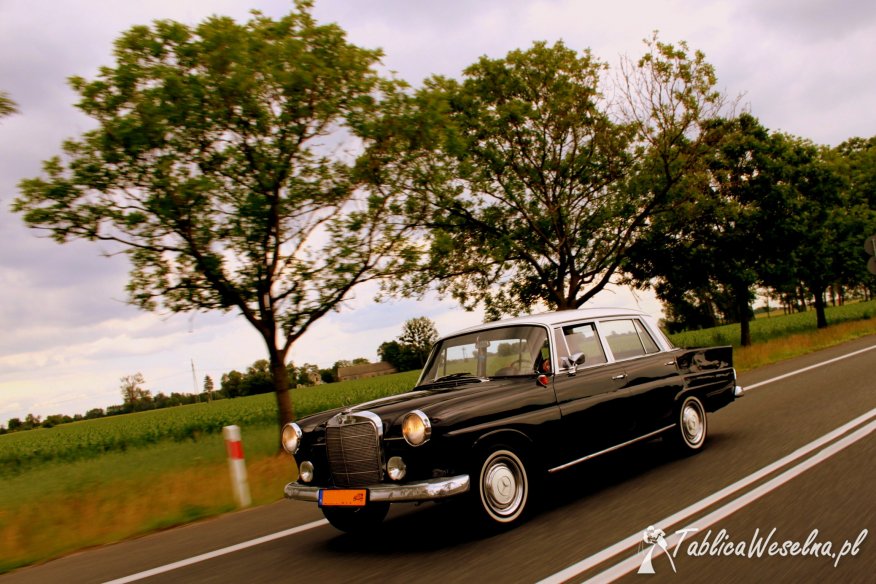 Mercedes W110 do ślubu, zabytek, auto retro, klasyk 