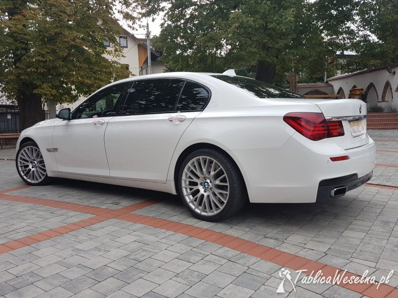 Białe BMW 7 M Pakiet Long na ślub, wesele lub inne imprezy okolicznościowe.