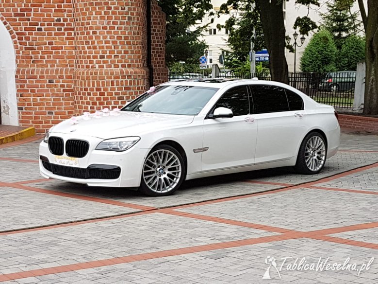 Białe BMW 7 M Pakiet Long na ślub, wesele lub inne imprezy okolicznościowe.